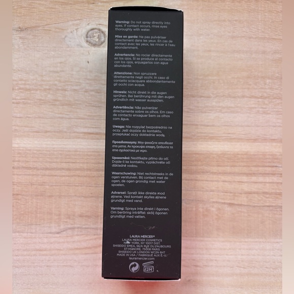 Laura Mercier Translucent Hydrating Setting Spray - Picture 2 of 4